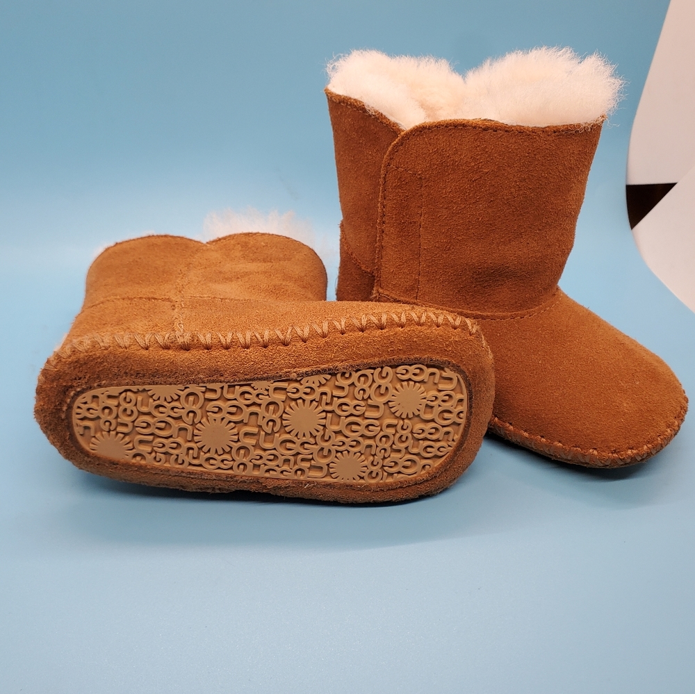 UGG CADEN SNOW BOOT - 4/5 KIDS